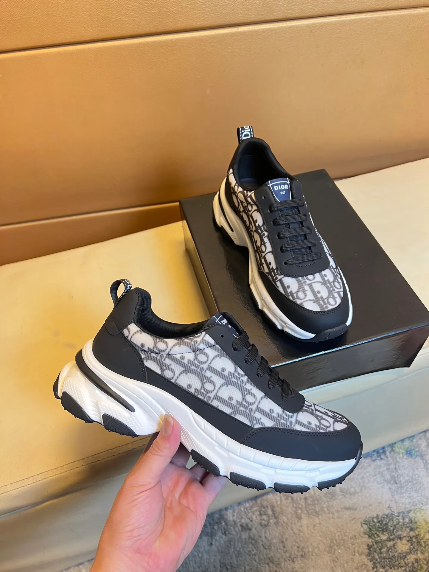 Men's men's shoes💰440💰👑👑Dior original quality.~ Unique modern style sneakers. 🏃A must-have casual shoe for trendy men😍😍 Original brand imported from Italy, imported original leather, sheep lining (refuses to discolor and grind feet) Sole: Original sole provided by the original factory, French lazy style design ⚠️Fit to the feet, original quality, super comfortable original sole. It’s like shooting the real thing 🎬The real thing is better, high-quality sneakers wan men’s shoe size: 38-44